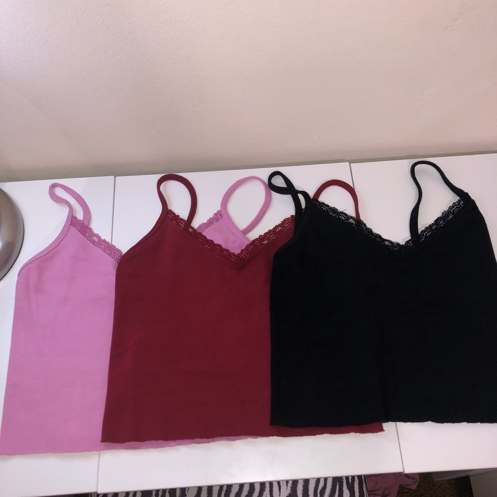 Brandy Melville (NICOLETTE tops)
